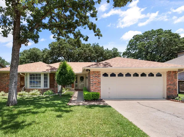 3016 Oak Valley Dr, Bedford, TX 76021