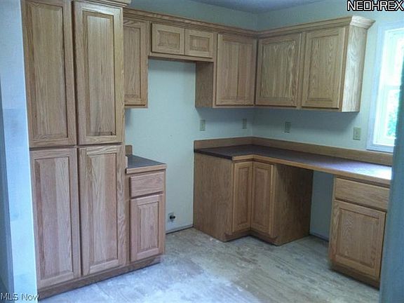 4th image of 546 N Elm St