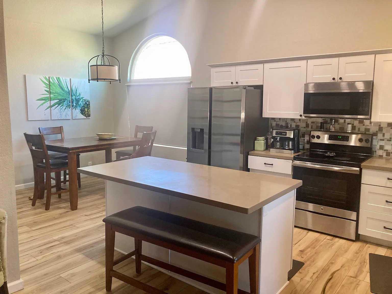 6 bed, 3444 sqft, $3,200 — Photo 2