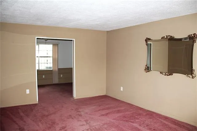 4 bed, 2.5 bath, 2275 sqft, $2,400 — Photo 3