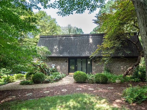 121 Finnin Rd, Lower Burrell, PA 15068