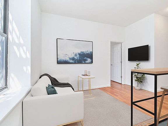 5th image of 150 Manhattan Ave