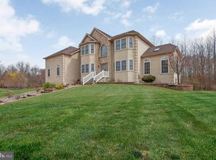 8 Crossings Ct, Mount Laurel, NJ 08054