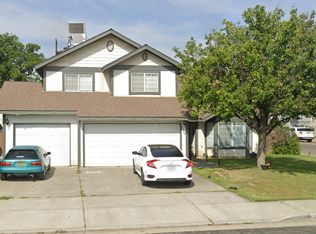 2498 Fir Ln, Hanford, CA 93230