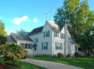 202 Bromleigh Rd, Stewart Manor, NY 11530