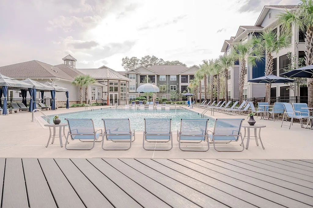 Mystic Bluff Apartments — Photo 1