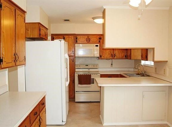 4th image of 1518 Eastwood Dr