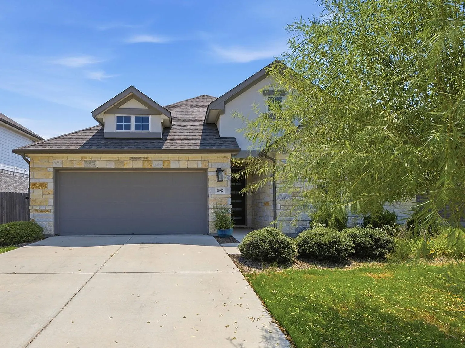 4 bed, 3.0 bath, 2207 sqft, $2,800 — Photo 2