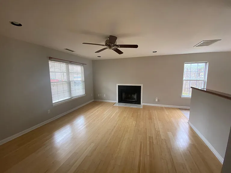 107 Breezemere Ct — Photo 5