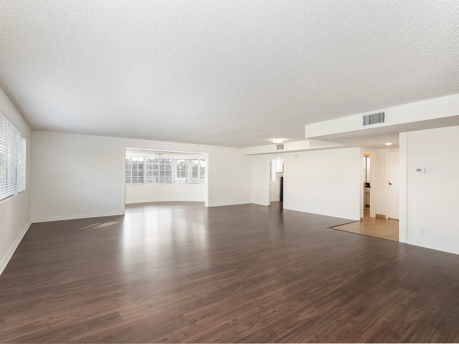 Waldorf Towers — Photo 2