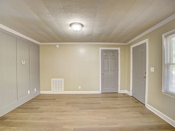 5th image of 217 Waco Rd #A