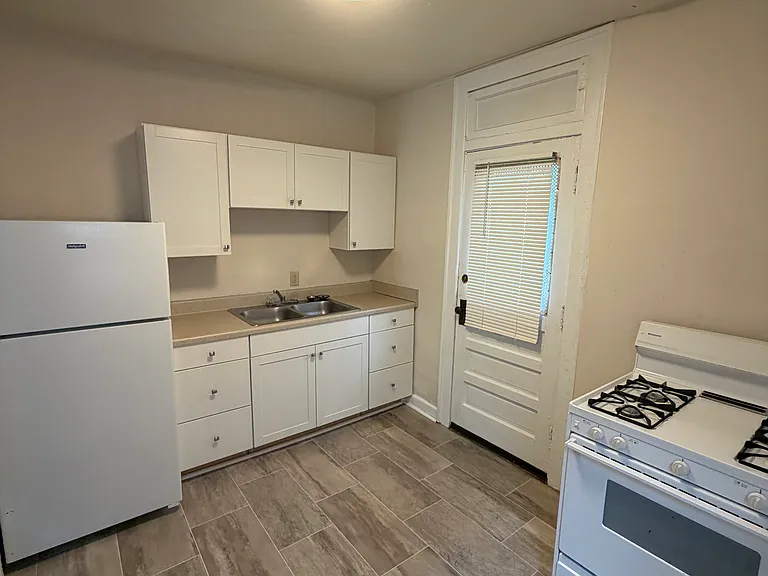 181 E 2nd Ave #181 — Photo 5