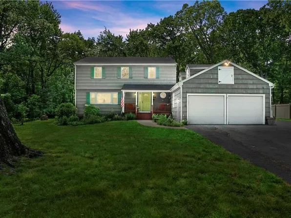 15 Parkwood Road, Trumbull, CT 06611