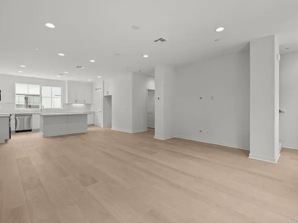 2524 Chamomile Ln, Carlsbad, CA 92008