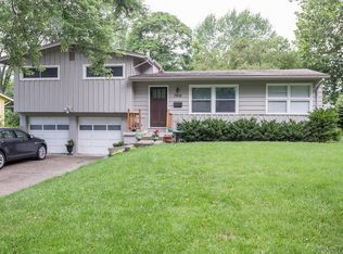 7938 Windsor St, Prairie Village, KS 66208