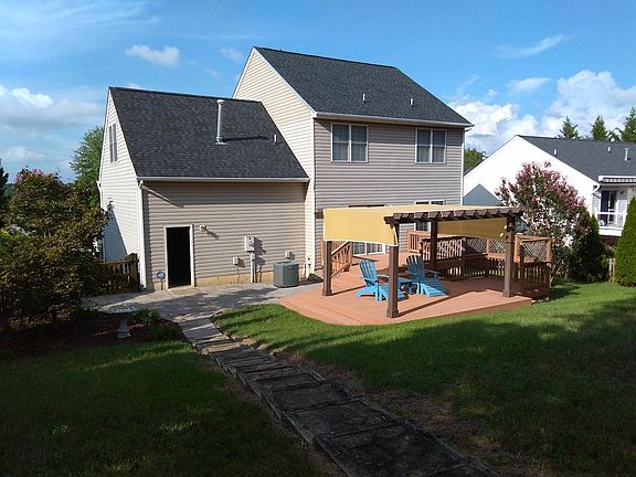 3rd image of 4404 Battery Hill Ln