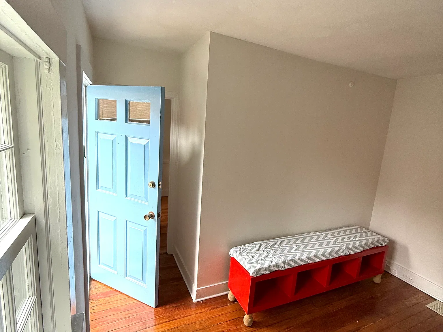 3 bed, 1.5 bath, 1520 sqft, $4,100 — Photo 4