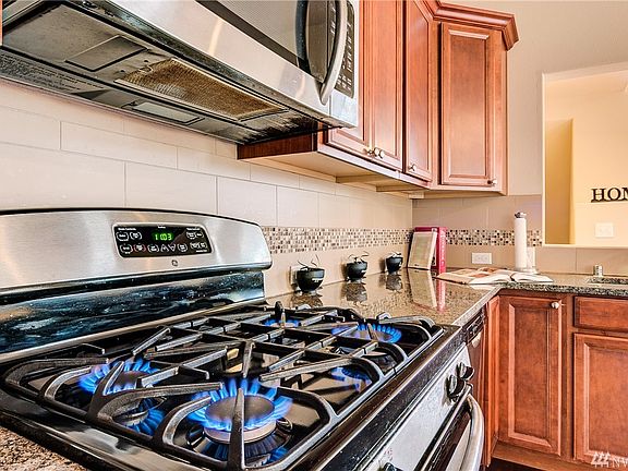 You are cooking with gas in this townhome