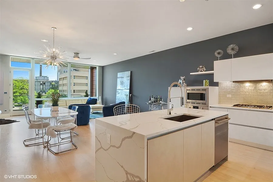 3 bed, 1999 sqft, $4,800 — Photo 2