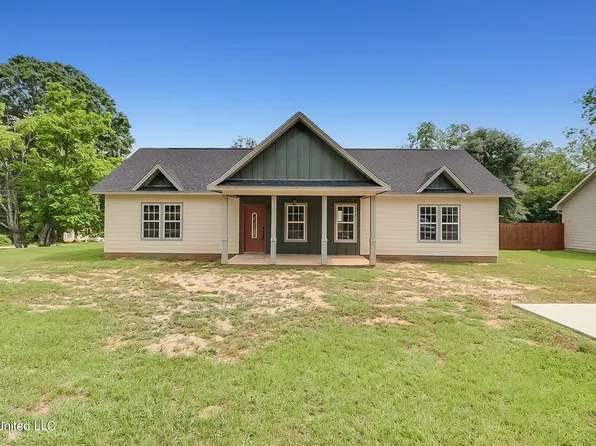 490 Hatten Ave E, Wiggins, MS 39577