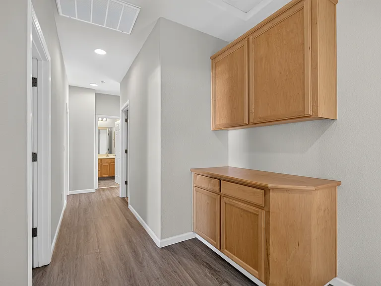 5858 Hazelwood Cmn — Photo 19