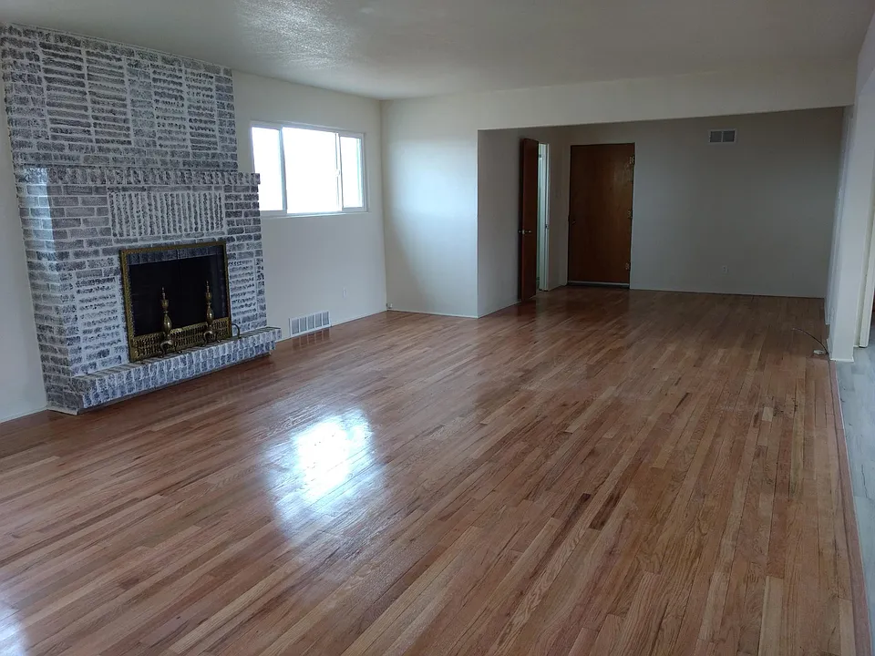101 W Logan Ave