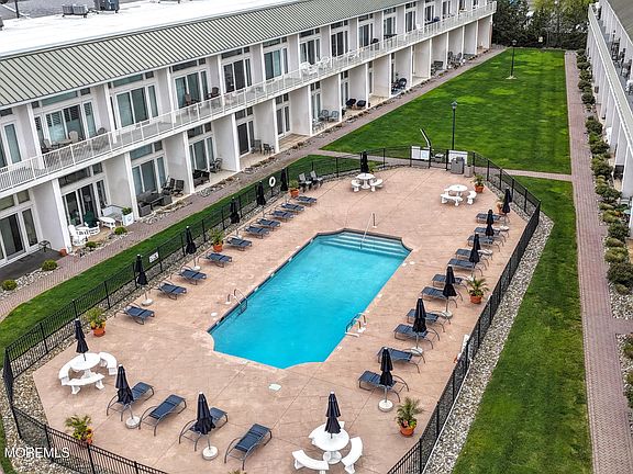 5th image of 448 Ocean Avenue N #25A