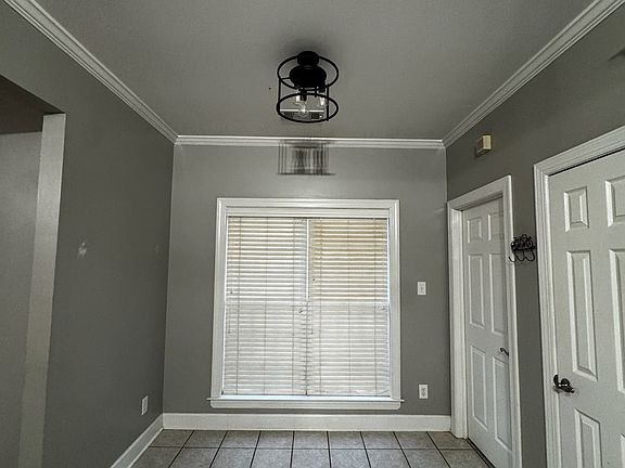 5th image of 520 Breckinridge Ln