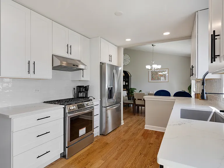 25W055 Canary Ct — Photo 8