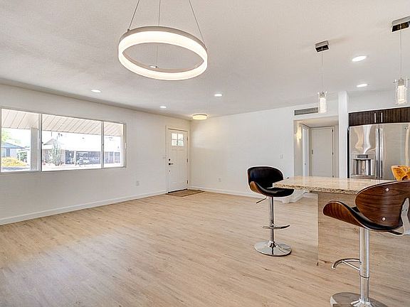 4th image of 10207 W Concord Ave