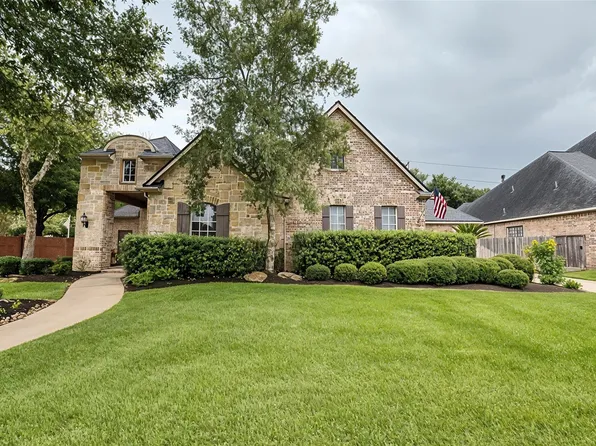 7715 Old Tree Ct, Sugar Land, TX 77479