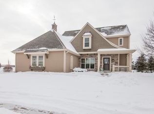 1837 River Lakes Rd S, Oconomowoc, WI 53066
