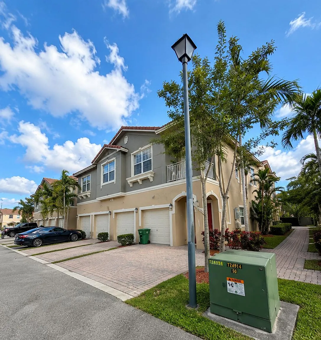 2 bed, 2.0 bath, 1036 sqft, $2,450 — Photo 4