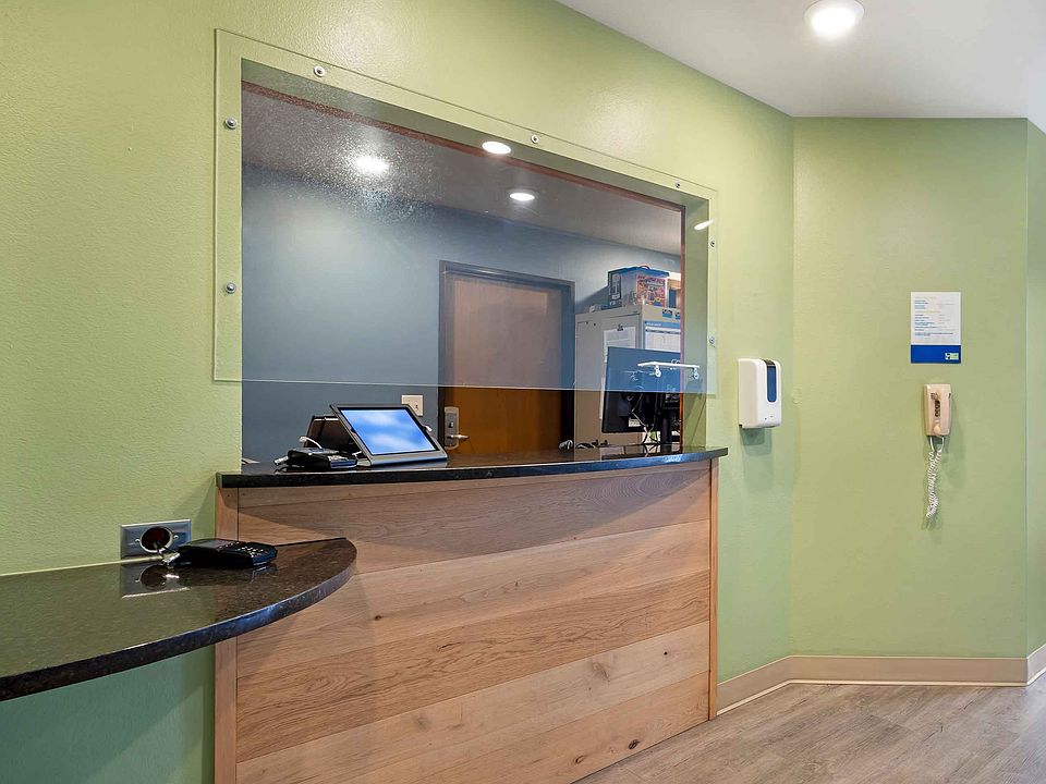 Lobby and Guest Check-in