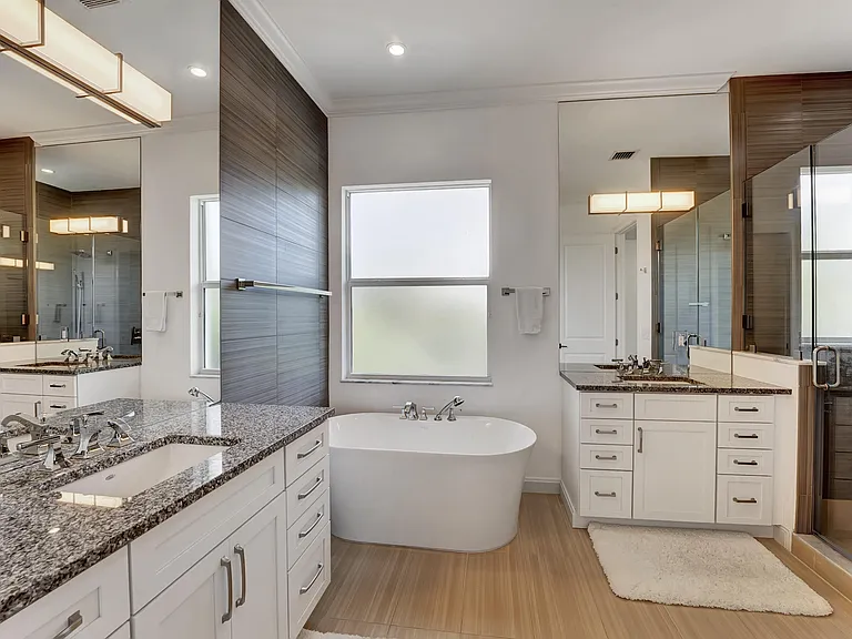 500 NE Wavecrest Way — Photo 44