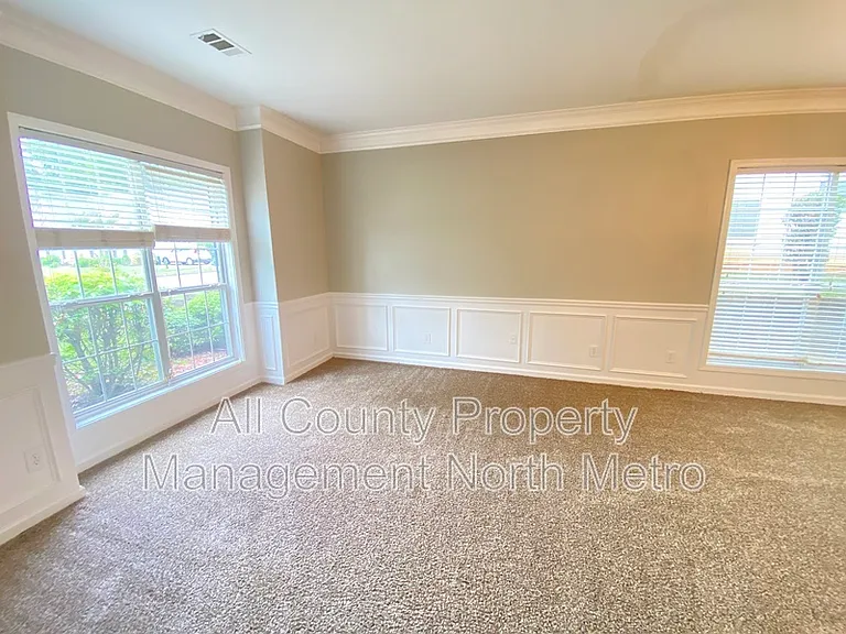 550 Elgaen Ct — Photo 6