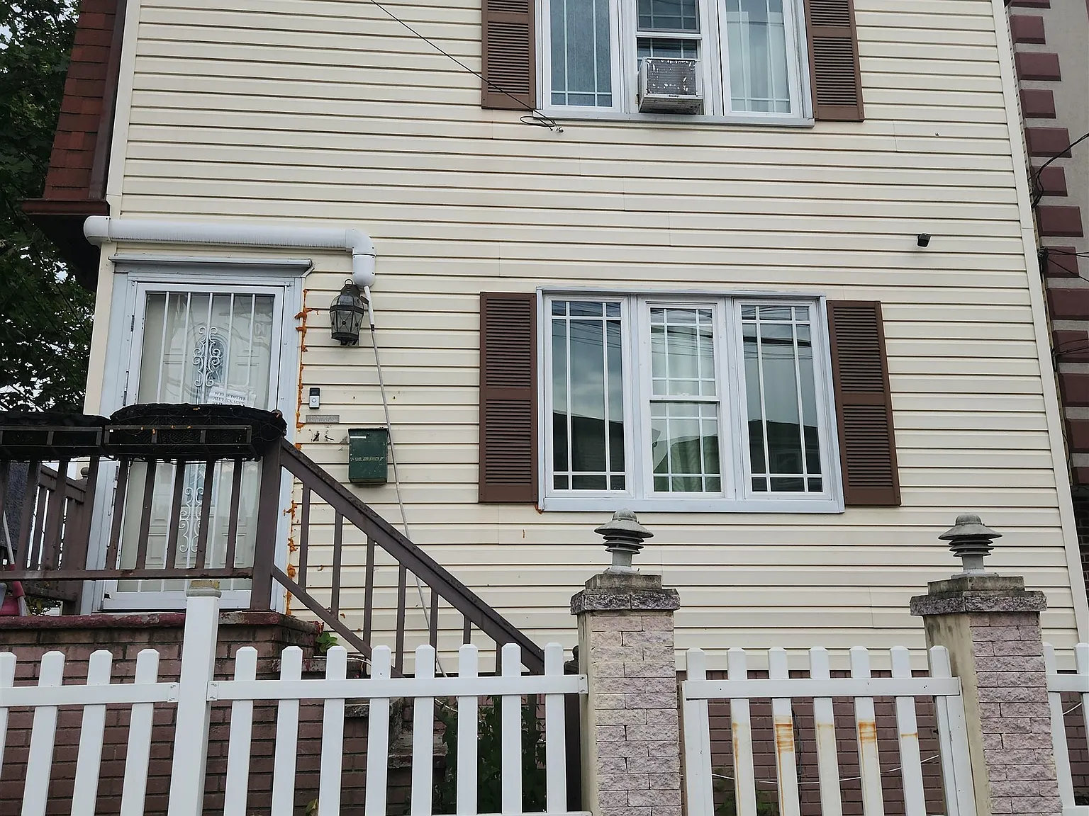 3 bed, 1.0 bath, $2,300 — Photo 1