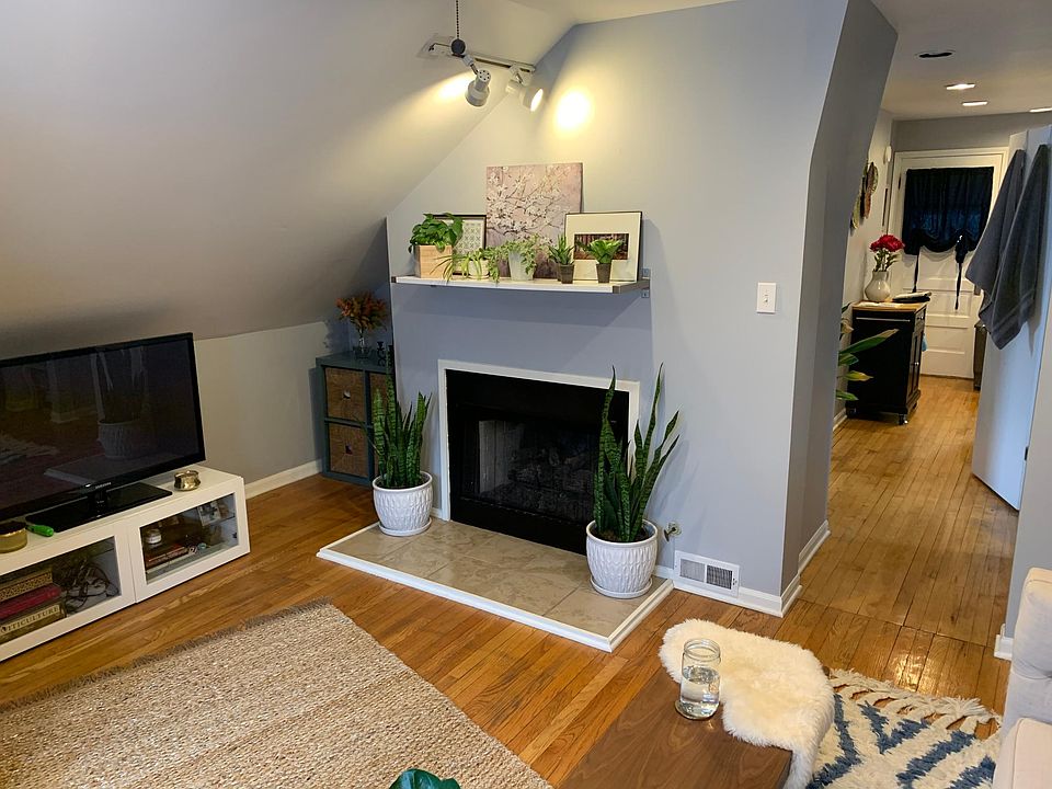 1st image of 3015 N Clifton Ave APT 2R