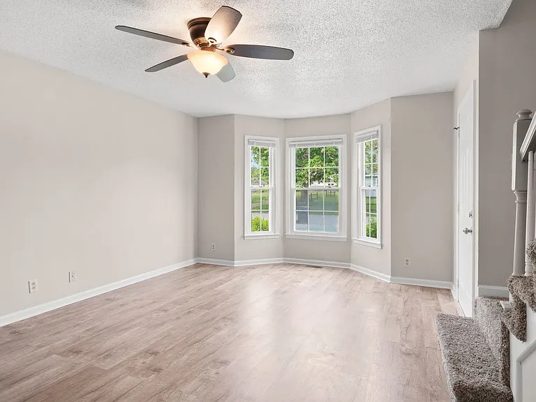 907 Desota Ln — Photo 6