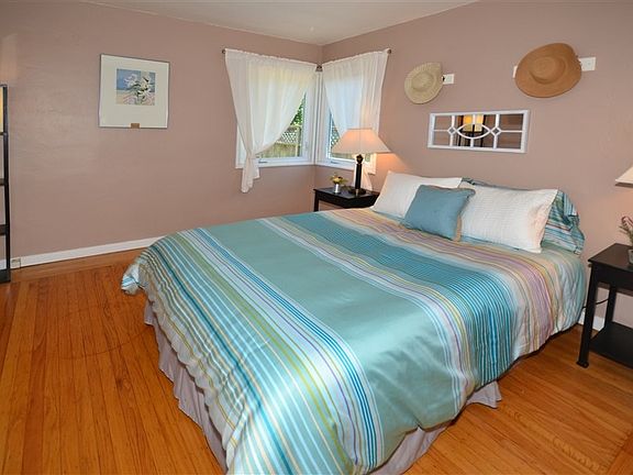 2nd image of 1627 Elm Ave