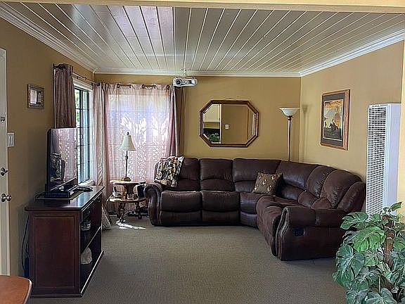 4th image of 654 Chipmunk Ln