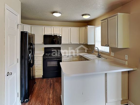 3rd image of 6655 Millen Cir