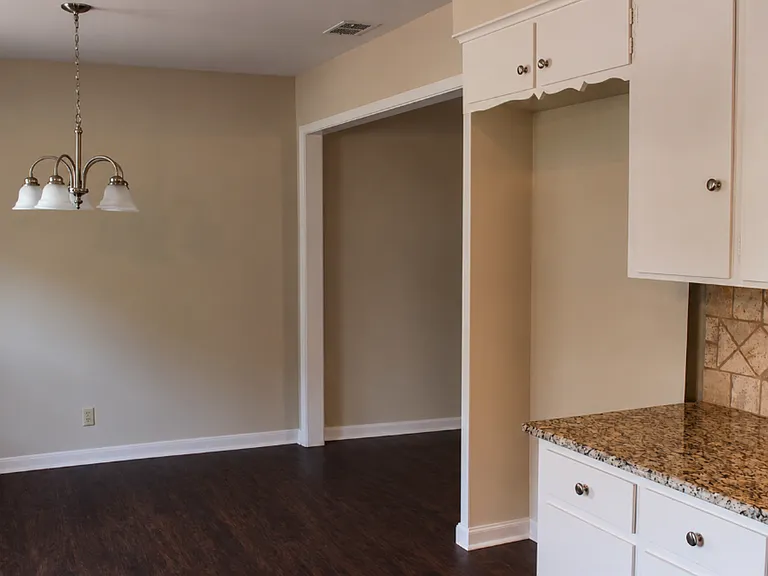 3012 Tower Dr — Photo 7