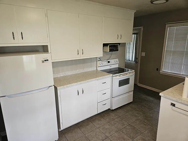 2840 N Cotner Blvd #1 — Photo 2