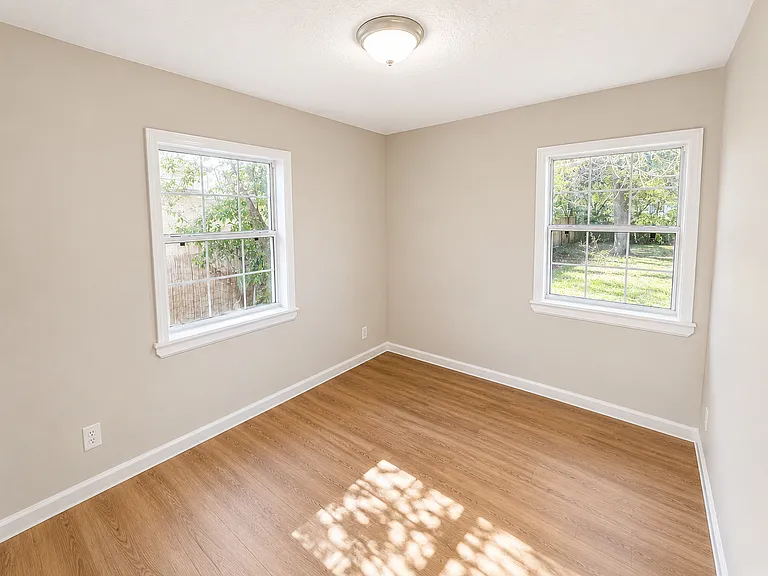 4028 Loys Dr — Photo 8