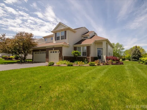 668 Western Dr, North Aurora, IL 60542