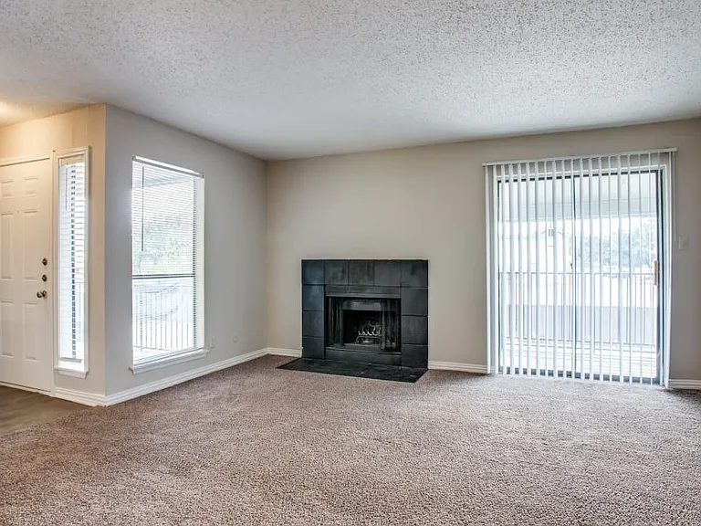 Decker Apartment Homes — Photo 11