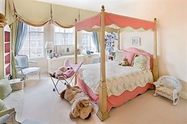 Sold by Douglas Elliman | media 18