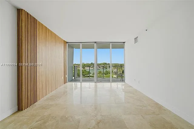 6305 Indian Creek Dr #5D — Photo 3