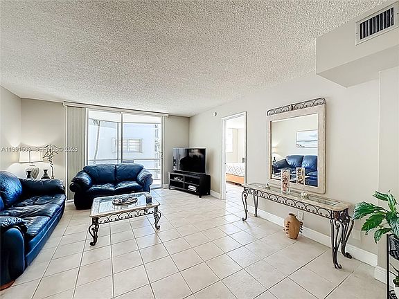 3rd image of 400 SE 10th St APT 218
